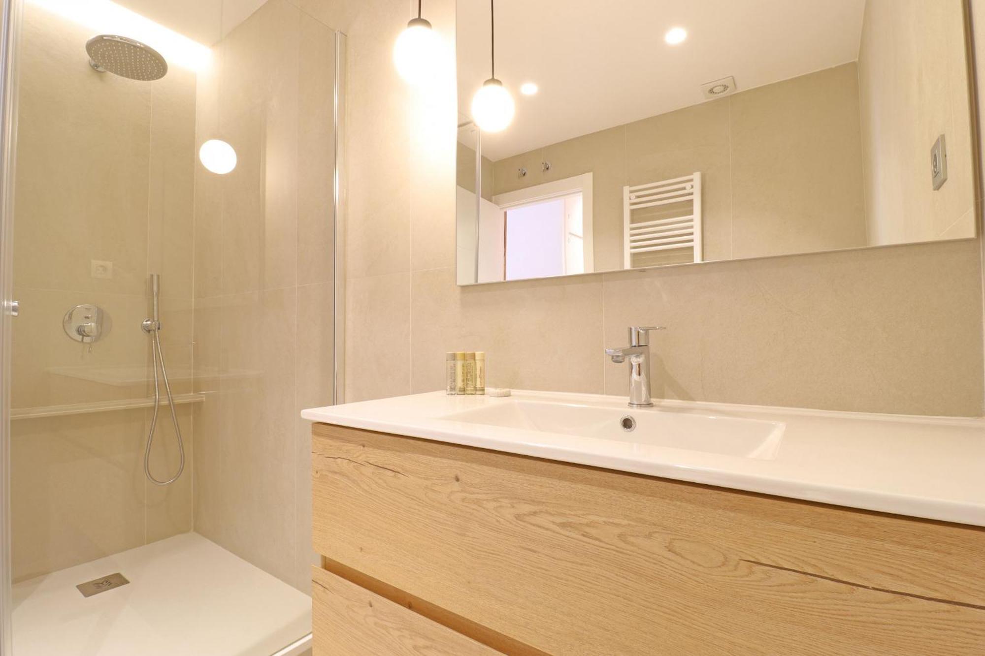 Reina Sofia Suite I Madrid Bagian luar foto