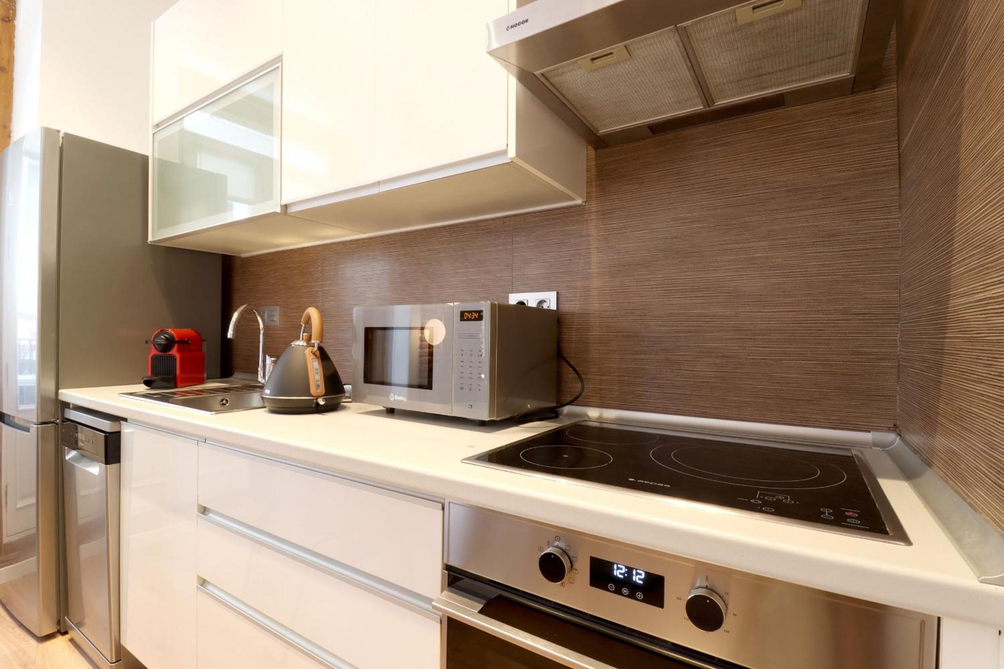 Reina Sofia Suite I Madrid Bagian luar foto